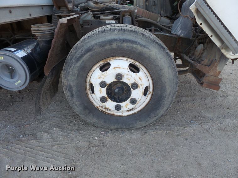 image for item FU9249 1994 Isuzu NPR box truck