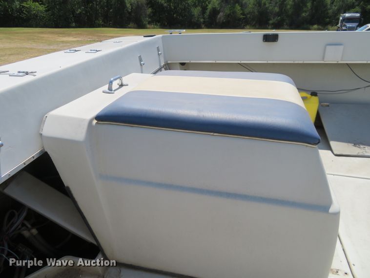 image for item FV9013 1987 Dixie Bluefin 821 boat