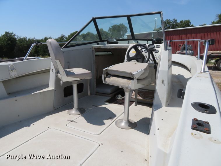 image for item FV9013 1987 Dixie Bluefin 821 boat