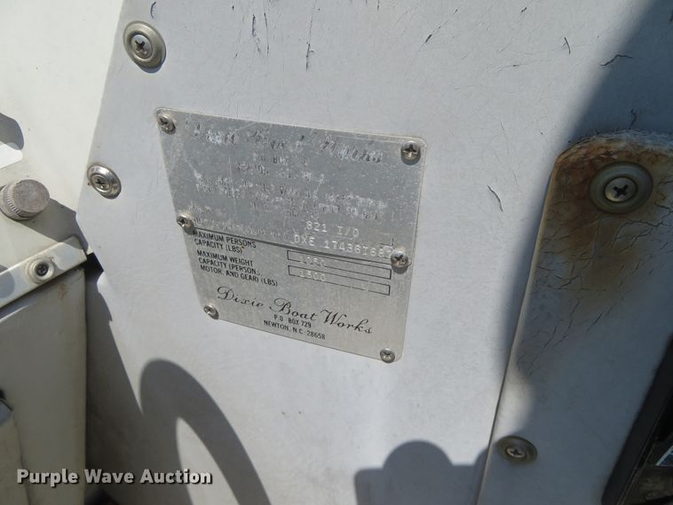 image for item FV9013 1987 Dixie Bluefin 821 boat