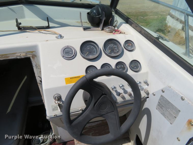 image for item FV9013 1987 Dixie Bluefin 821 boat