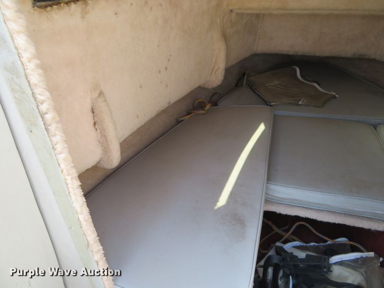 image for item FV9013 1987 Dixie Bluefin 821 boat