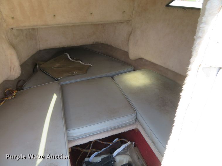 image for item FV9013 1987 Dixie Bluefin 821 boat