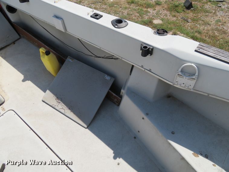 image for item FV9013 1987 Dixie Bluefin 821 boat