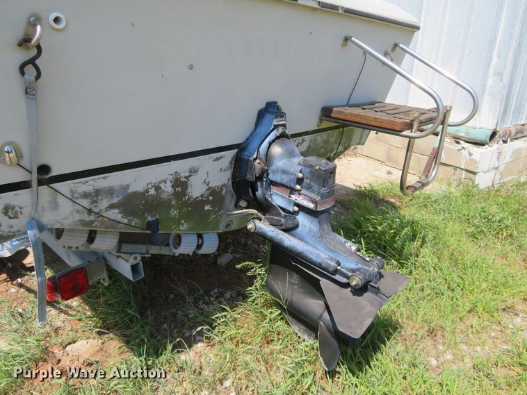 image for item FV9013 1987 Dixie Bluefin 821 boat