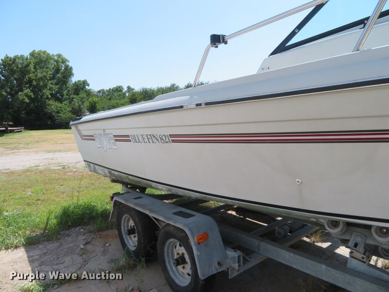 image for item FV9013 1987 Dixie Bluefin 821 boat