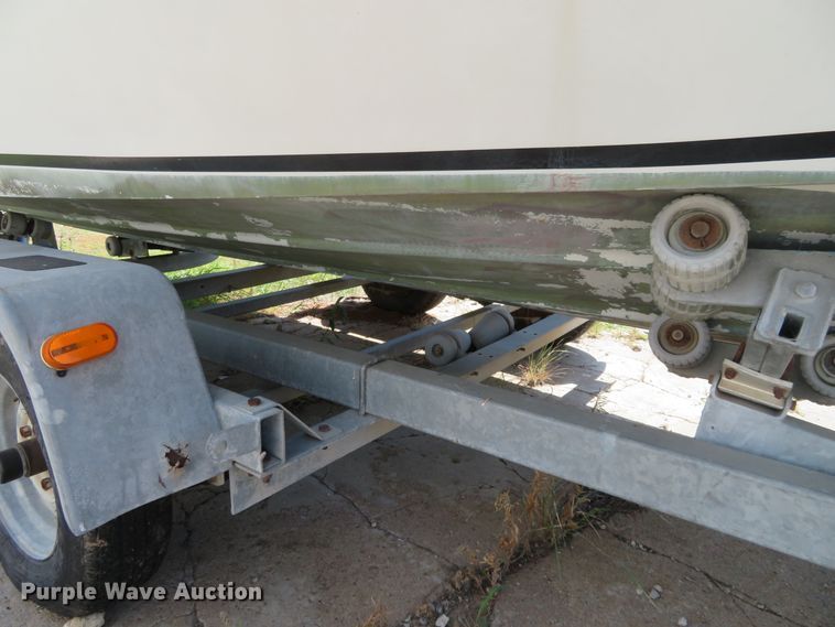 image for item FV9013 1987 Dixie Bluefin 821 boat