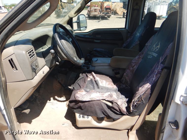 image for item FY9691 2004 Ford F350 Super Duty XLT Crew Cab utility bed pickup truck