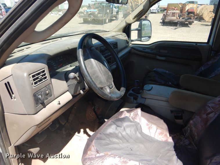 image for item FY9691 2004 Ford F350 Super Duty XLT Crew Cab utility bed pickup truck