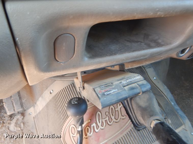 image for item FY9691 2004 Ford F350 Super Duty XLT Crew Cab utility bed pickup truck