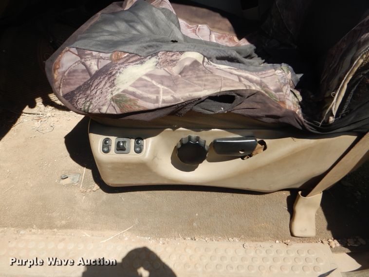 image for item FY9691 2004 Ford F350 Super Duty XLT Crew Cab utility bed pickup truck