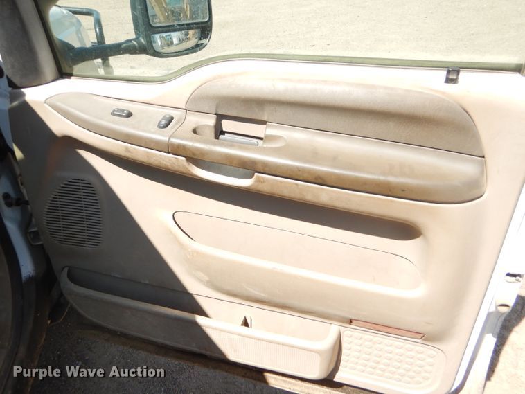 image for item FY9691 2004 Ford F350 Super Duty XLT Crew Cab utility bed pickup truck