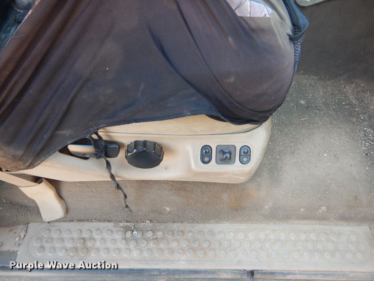 image for item FY9691 2004 Ford F350 Super Duty XLT Crew Cab utility bed pickup truck