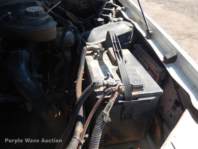 image for item FY9691 2004 Ford F350 Super Duty XLT Crew Cab utility bed pickup truck