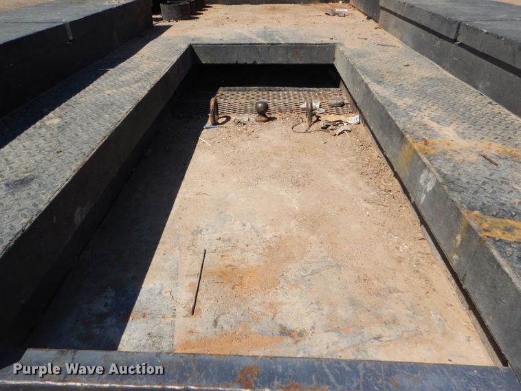 image for item FY9691 2004 Ford F350 Super Duty XLT Crew Cab utility bed pickup truck