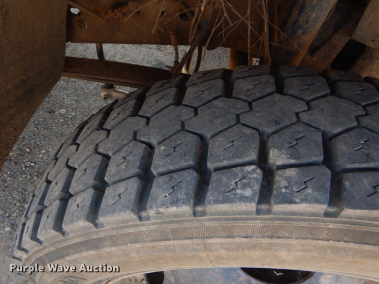 image for item FY9691 2004 Ford F350 Super Duty XLT Crew Cab utility bed pickup truck