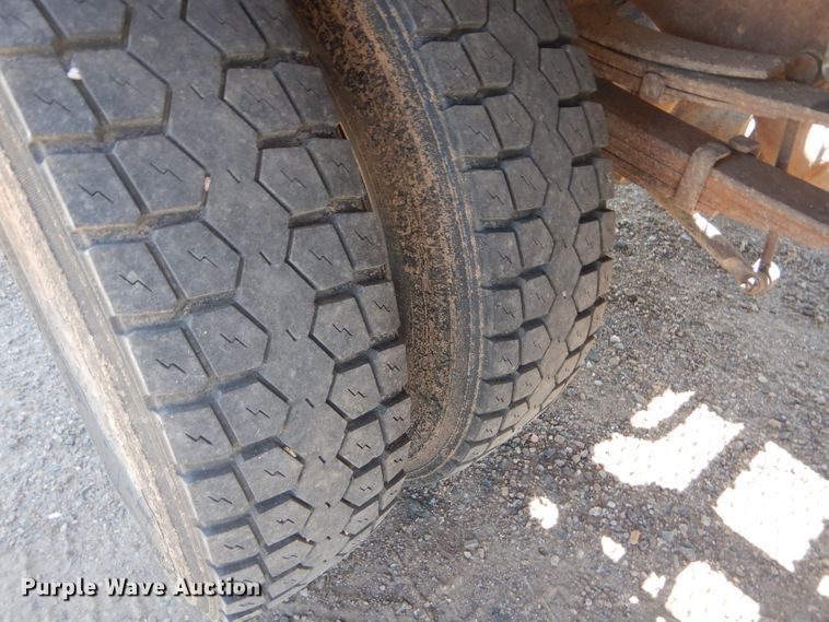 image for item FY9691 2004 Ford F350 Super Duty XLT Crew Cab utility bed pickup truck