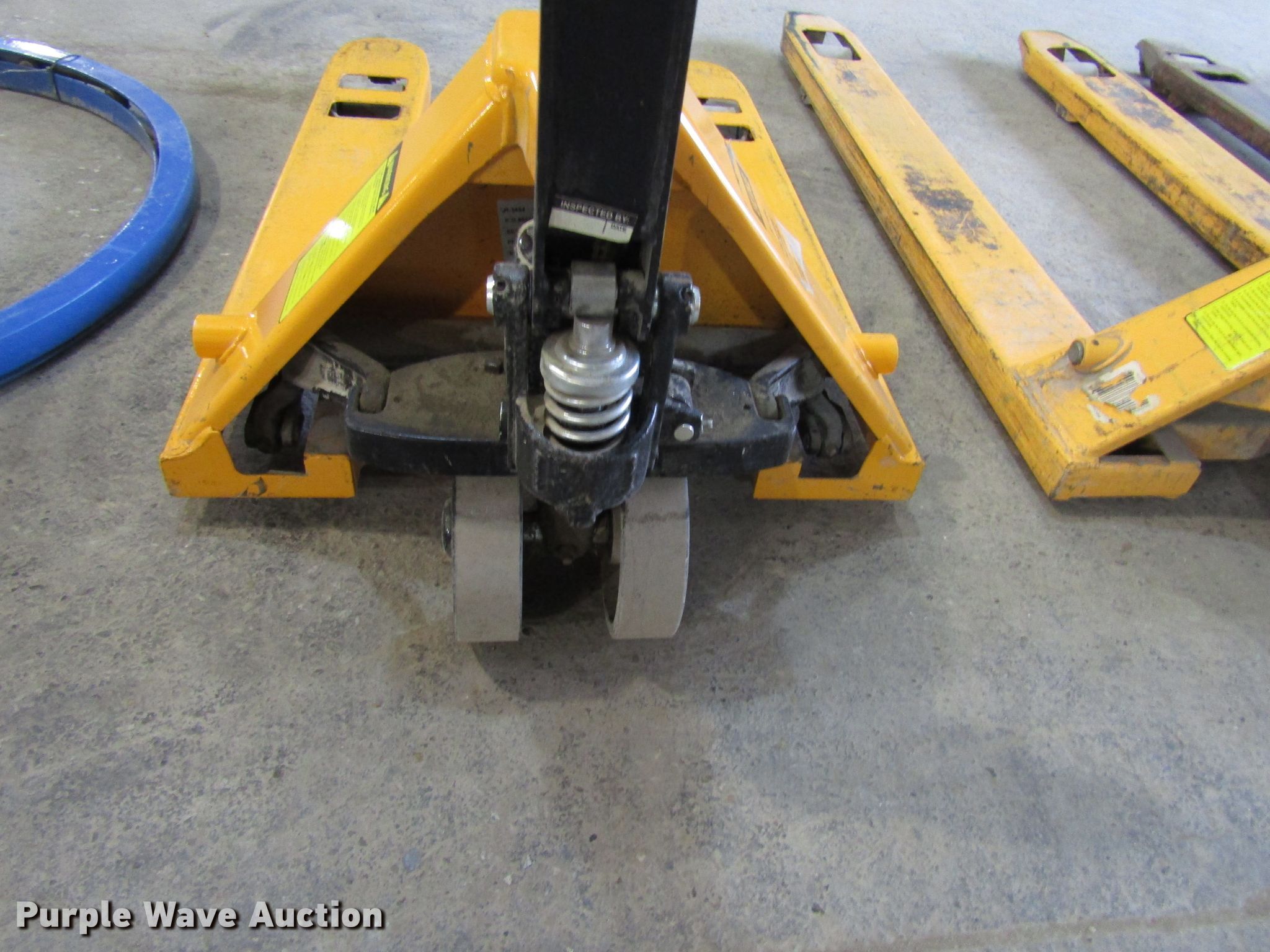 (3) pallet jacks in Clarinda, IA | Item FJ9745 sold | Purple Wave