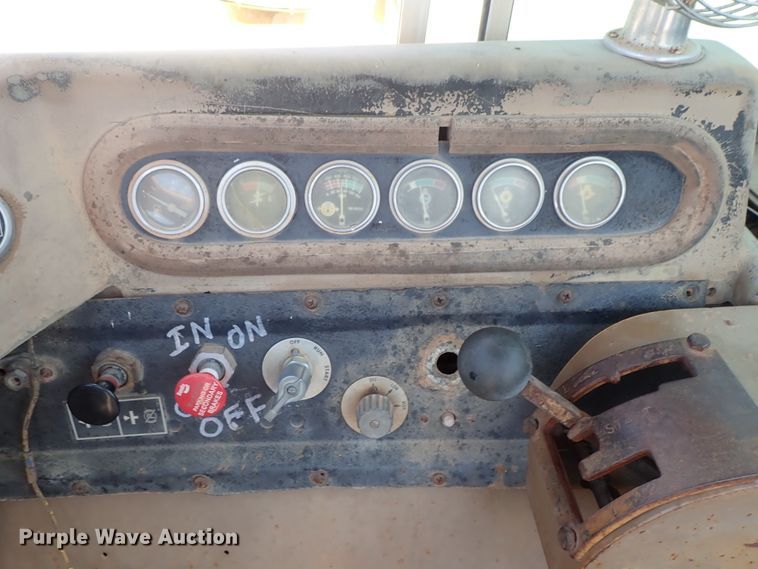 image for item DC1402 1979 Caterpillar 613B water wagon