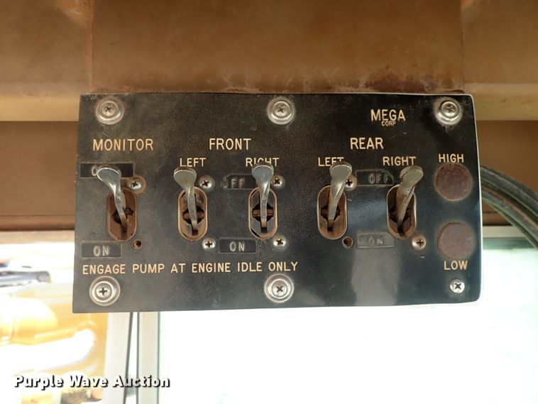 image for item DC1402 1979 Caterpillar 613B water wagon