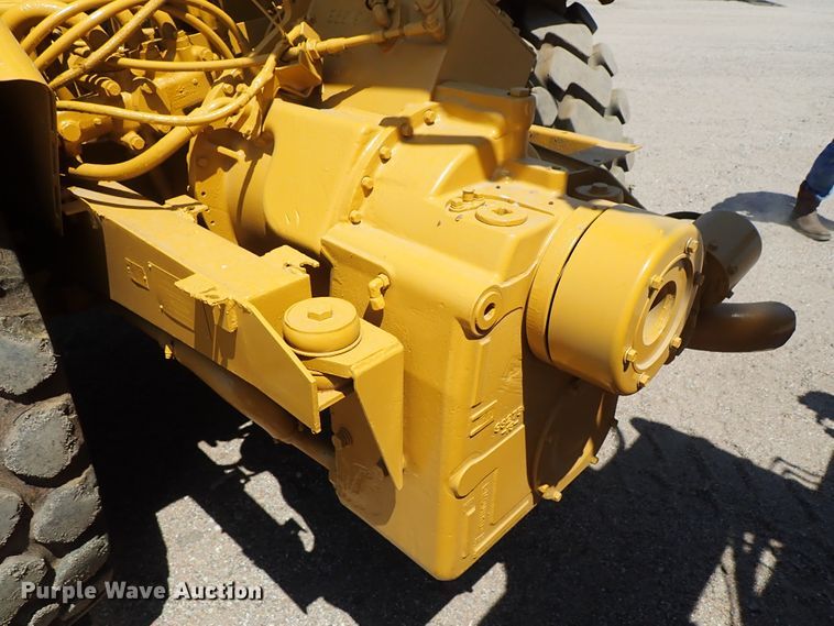 image for item DC1402 1979 Caterpillar 613B water wagon