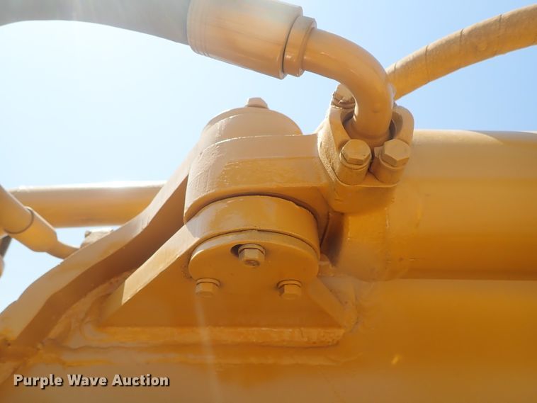 image for item DC1402 1979 Caterpillar 613B water wagon