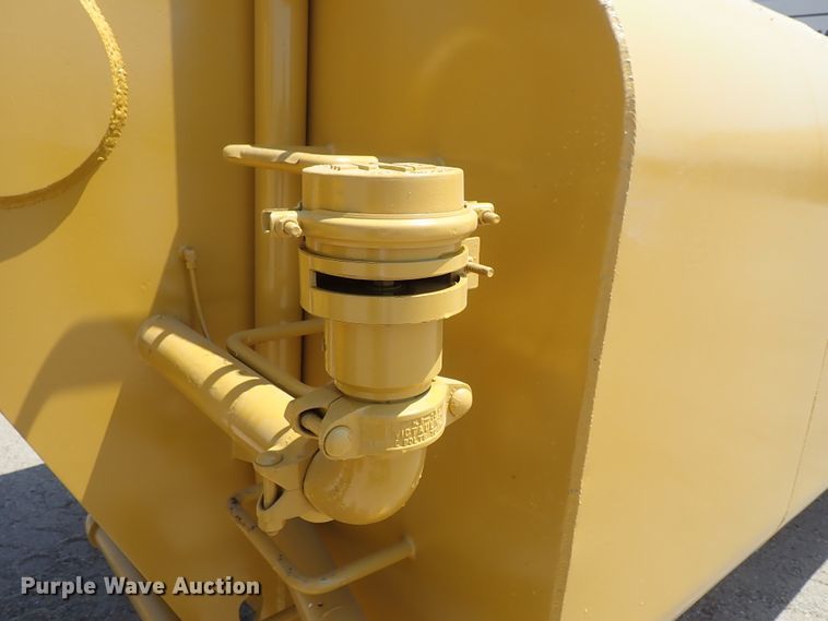 image for item DC1402 1979 Caterpillar 613B water wagon