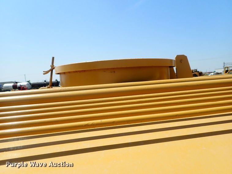 image for item DC1402 1979 Caterpillar 613B water wagon