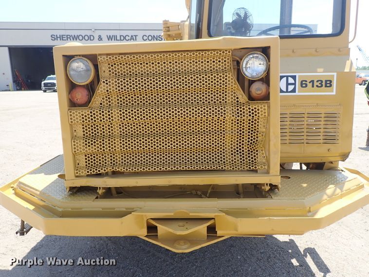 image for item DC1402 1979 Caterpillar 613B water wagon