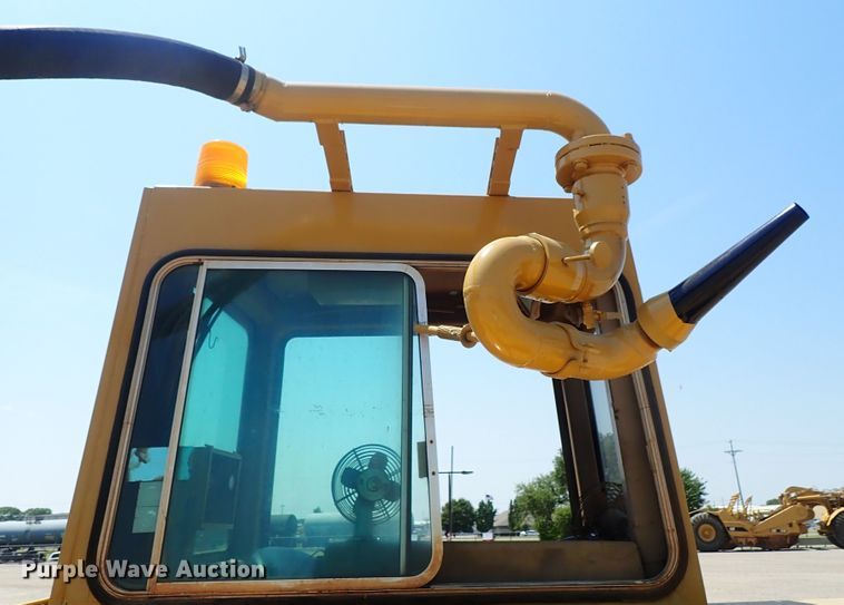 image for item DC1402 1979 Caterpillar 613B water wagon