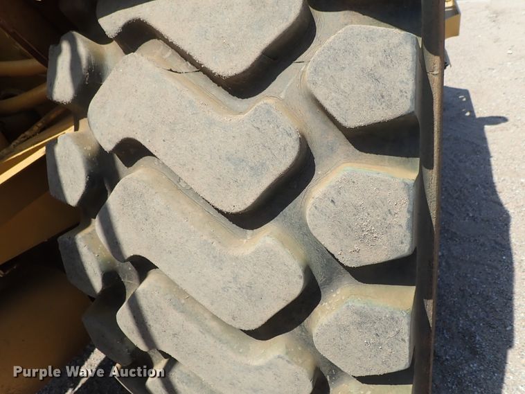 image for item DC1402 1979 Caterpillar 613B water wagon