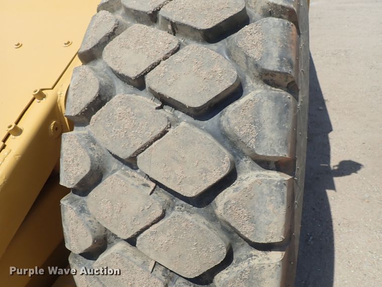 image for item DC1402 1979 Caterpillar 613B water wagon