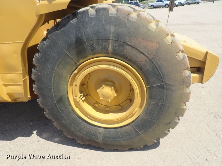 image for item DC1402 1979 Caterpillar 613B water wagon