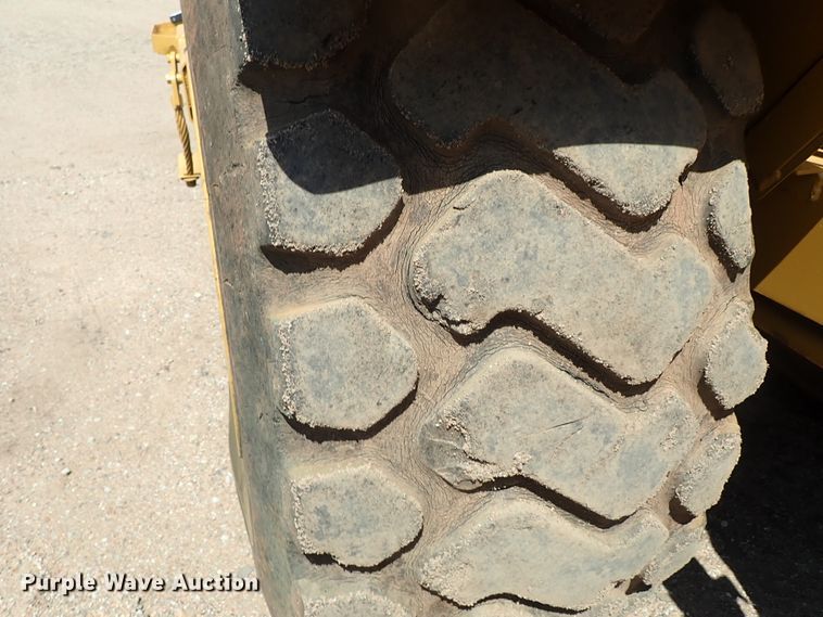 image for item DC1402 1979 Caterpillar 613B water wagon