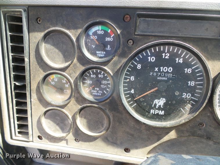 image for item DC5062 1999 Mack vacuum truck