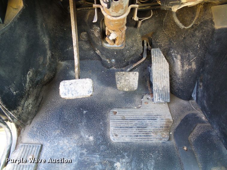 image for item DC5062 1999 Mack vacuum truck