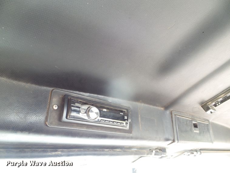 image for item DC5062 1999 Mack vacuum truck