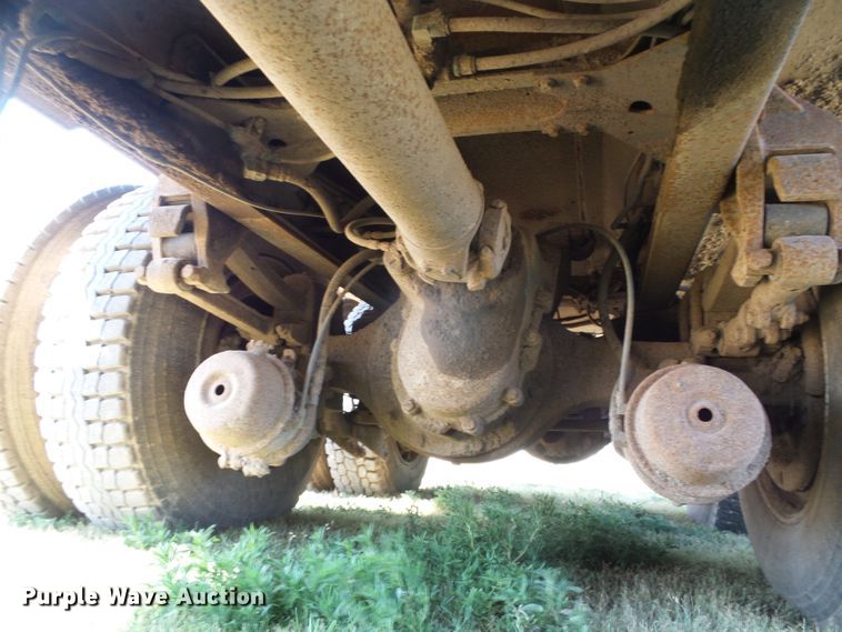 image for item DC5062 1999 Mack vacuum truck