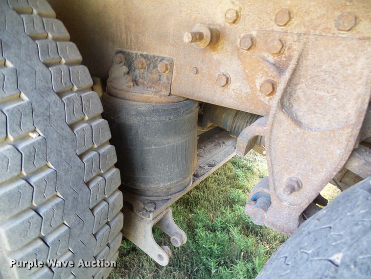 image for item DC5062 1999 Mack vacuum truck