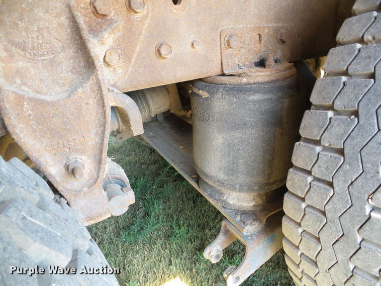 image for item DC5062 1999 Mack vacuum truck