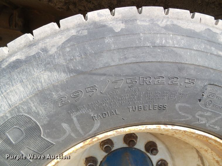 image for item DC5062 1999 Mack vacuum truck