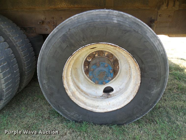 image for item DC5062 1999 Mack vacuum truck