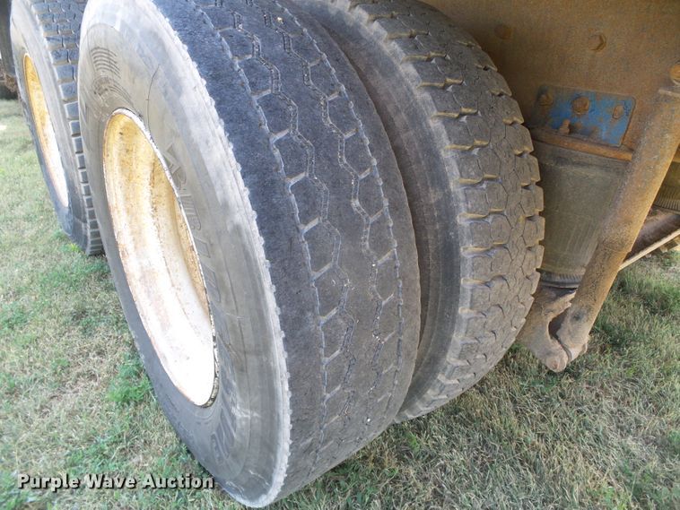 image for item DC5062 1999 Mack vacuum truck