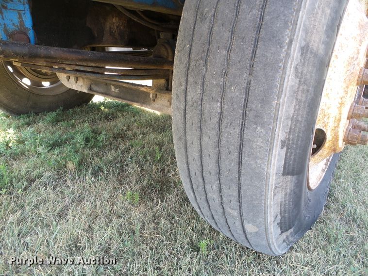 image for item DC5062 1999 Mack vacuum truck