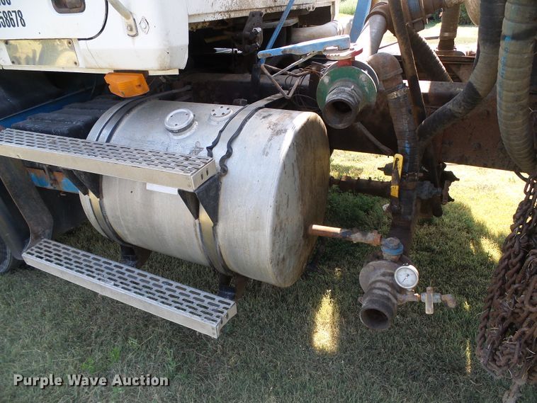 image for item DC5062 1999 Mack vacuum truck