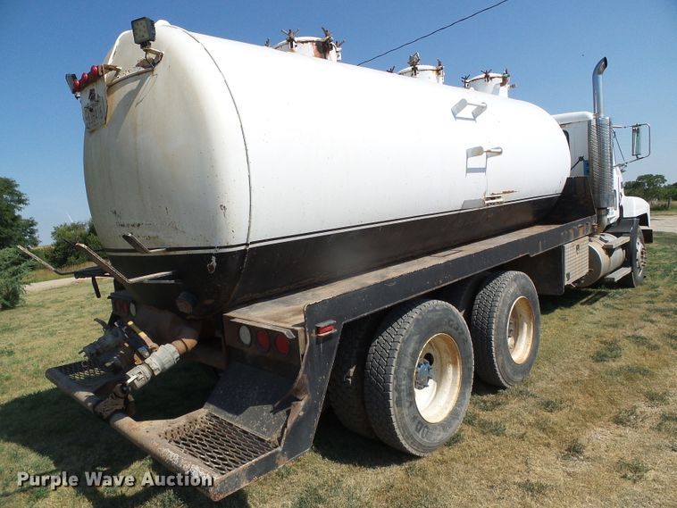 image for item DC5062 1999 Mack vacuum truck