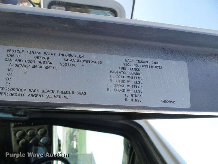 image for item DC5062 1999 Mack vacuum truck