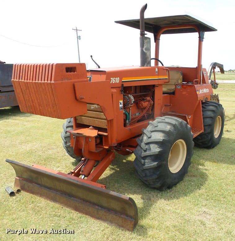 image for item DC5068 1996 Ditch Witch 7610 trencher