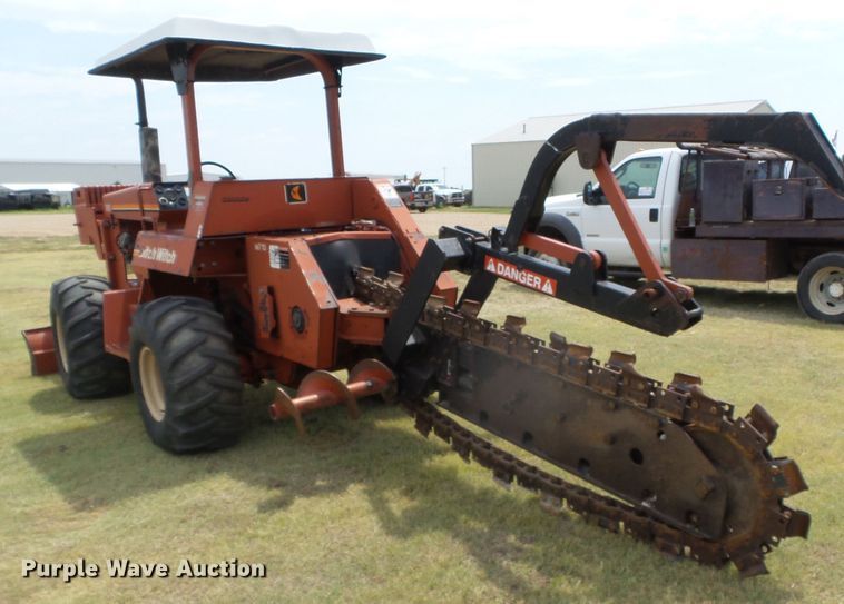 image for item DC5068 1996 Ditch Witch 7610 trencher