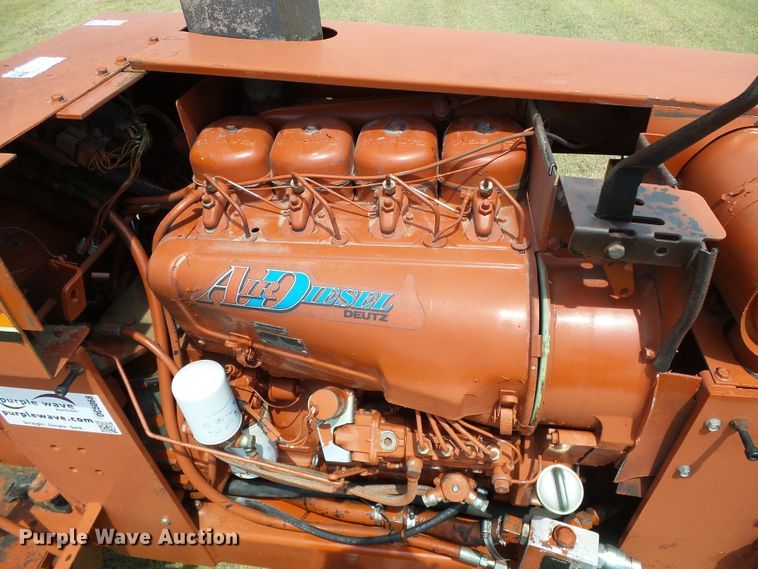 image for item DC5068 1996 Ditch Witch 7610 trencher